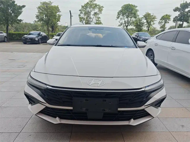 Hyundai Elantra — Фото автомобиля 3