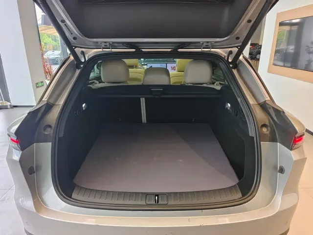 Li Auto i6 — Фото автомобиля 5