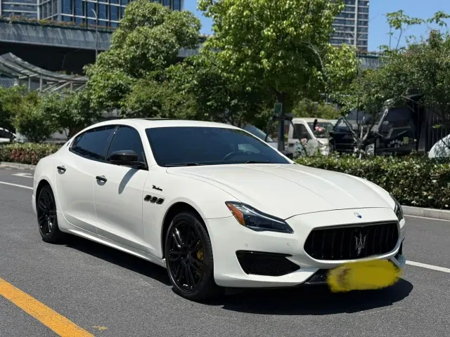 Maserati Quattroporte — Фото автомобиля 3