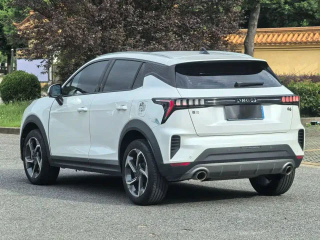 Lynk & Co 06 — Фото автомобиля 17