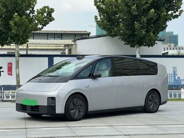 Фотография автомобиля — Li Auto MEGA