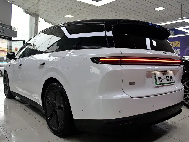 Li Auto i8 — Фото автомобиля 19
