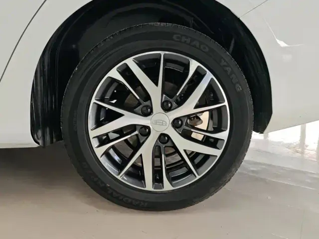 Geely Emgrand — Фото автомобиля 6