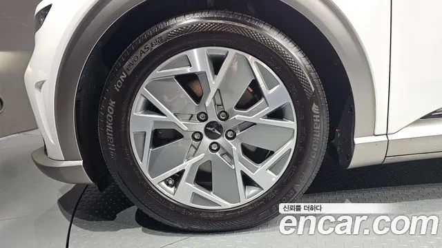 Genesis GV60 — Фото автомобиля 4