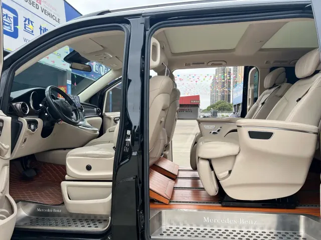 Mercedes-Benz V-Class — Фото автомобиля 21