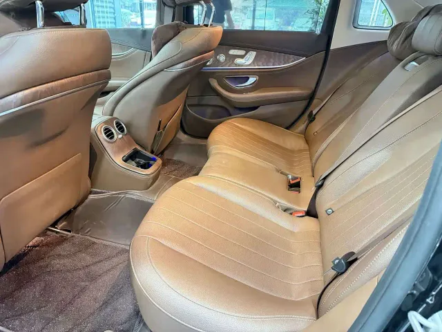 Mercedes-Benz E-Class — Фото автомобиля 4
