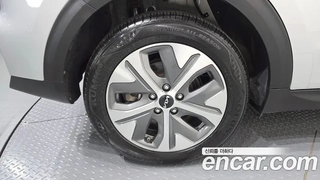Kia Niro — Фото автомобиля 4