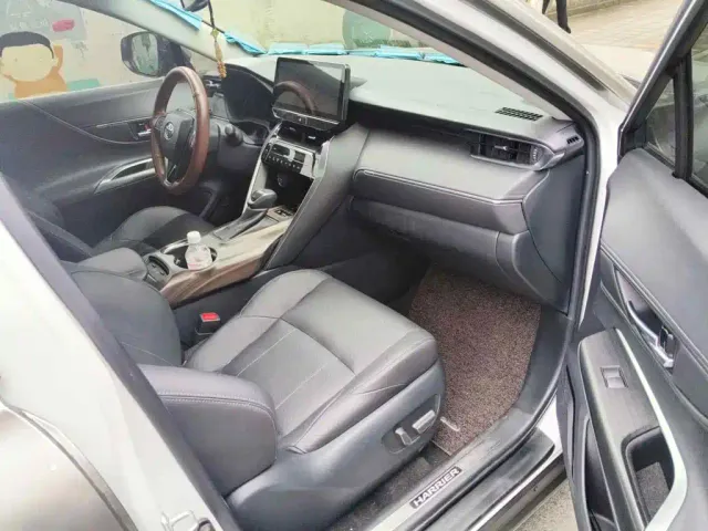 Toyota Harrier — Фото автомобиля 13