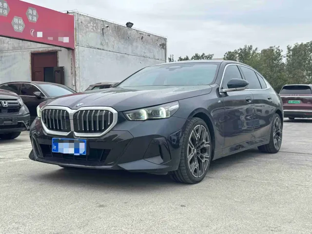 Фотография автомобиля — BMW 5 Series