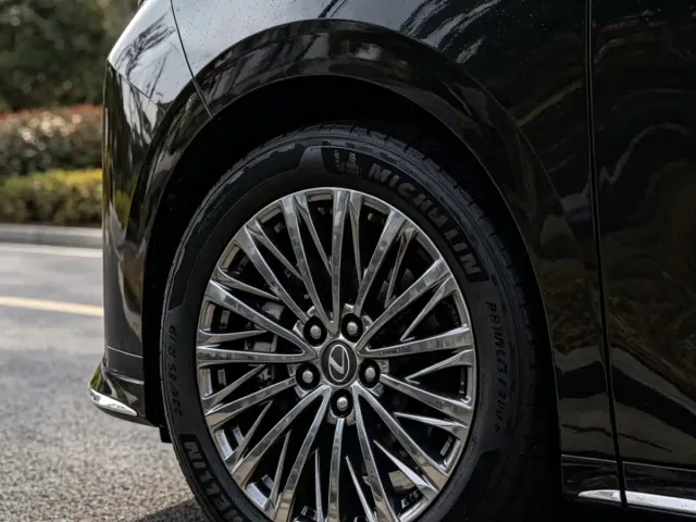 Lexus LM — Фото автомобиля 5