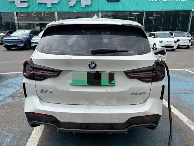 BMW iX3 — Фото автомобиля 7