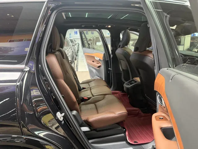 Volvo XC90 — Фото автомобиля 17