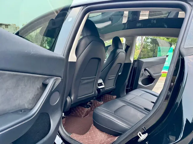 Tesla Model Y — Фото автомобиля 6
