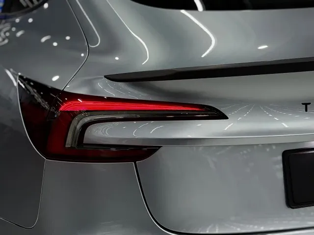 Tesla Model 3 — Фото автомобиля 17