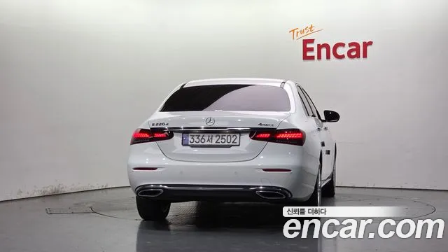 Mercedes-Benz E-Class — Фото автомобиля 2