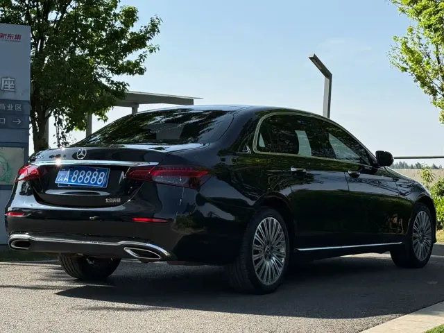 Mercedes-Benz E-Class — Фото автомобиля 7