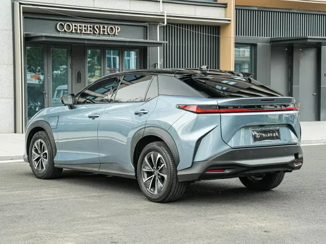 Lexus RZ — Фото автомобиля 5