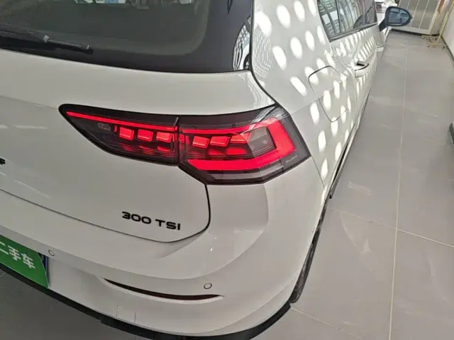 Volkswagen Golf — Фото автомобиля 7