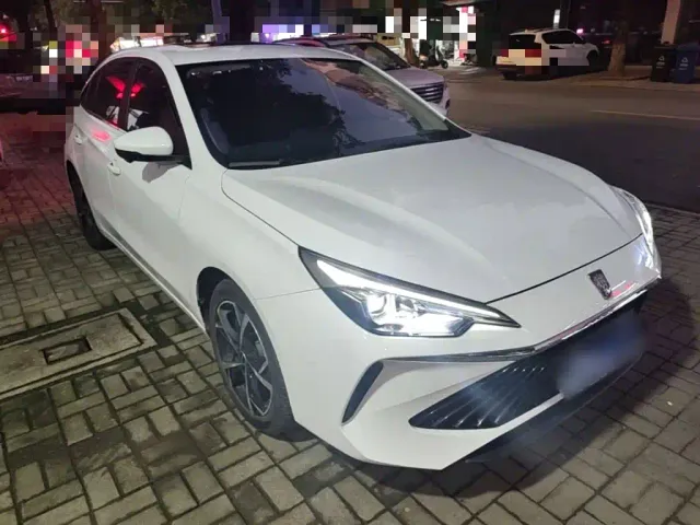 Roewe i5 — Фото автомобиля 3