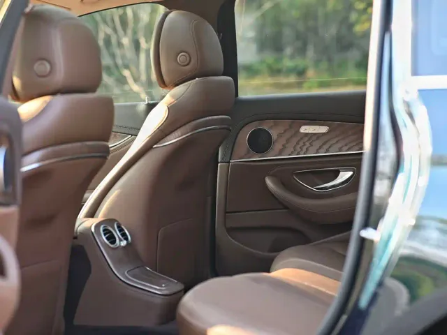 Mercedes-Benz E-Class — Фото автомобиля 5