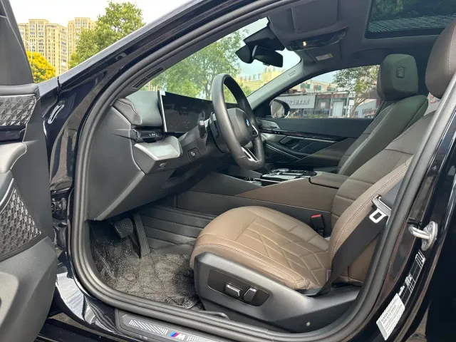 BMW 5 Series — Фото автомобиля 7