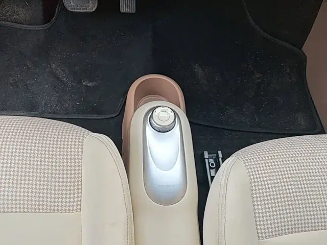 Wuling Motors Hongguang MINIEV 2025 4-Door Premium Edition — Фото автомобиля 13