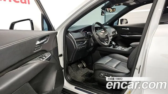 Cadillac XT4 — Фото автомобиля 12