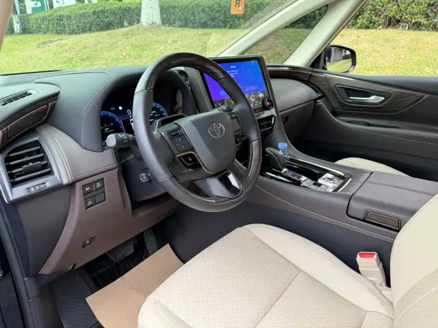 Toyota Alphard — Фото автомобиля 7