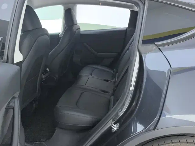Tesla Model Y — Фото автомобиля 11