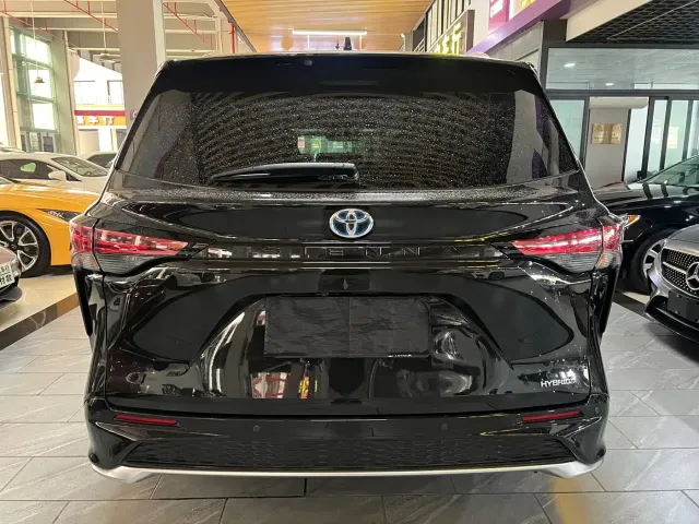 Toyota Granvia — Фото автомобиля 3