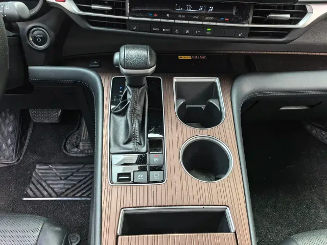 Toyota Granvia — Фото автомобиля 14