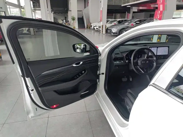 Geely Xingrui — Фото автомобиля 15