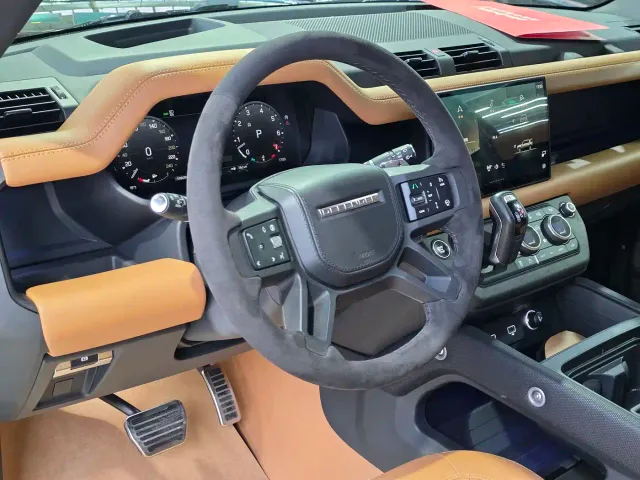 Land Rover Defender — Фото автомобиля 13