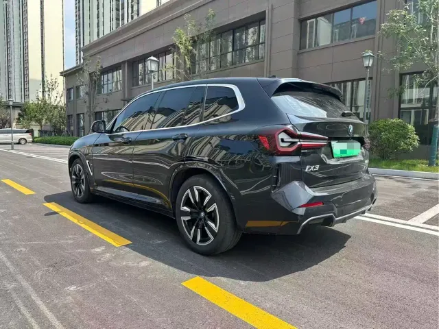BMW iX3 — Фото автомобиля 7
