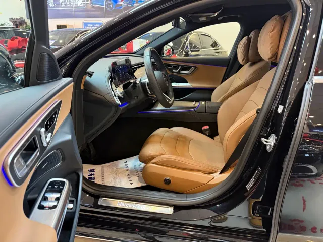 Mercedes-Benz E-Class — Фото автомобиля 11
