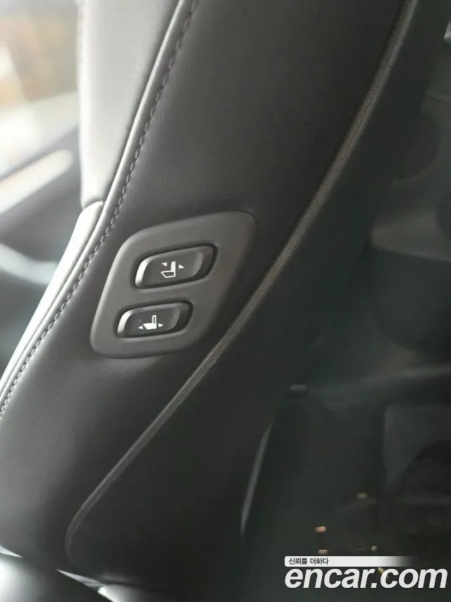 Tesla Model Y — Фото автомобиля 14