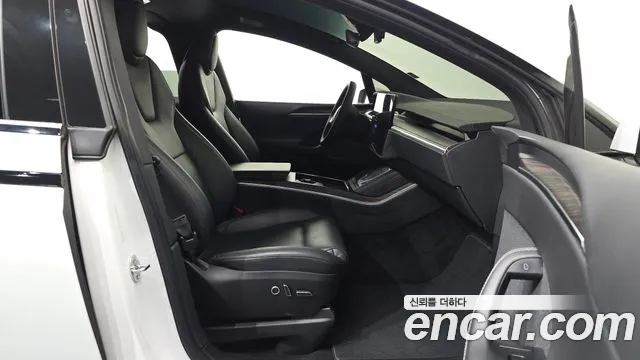 Tesla Model X — Фото автомобиля 11