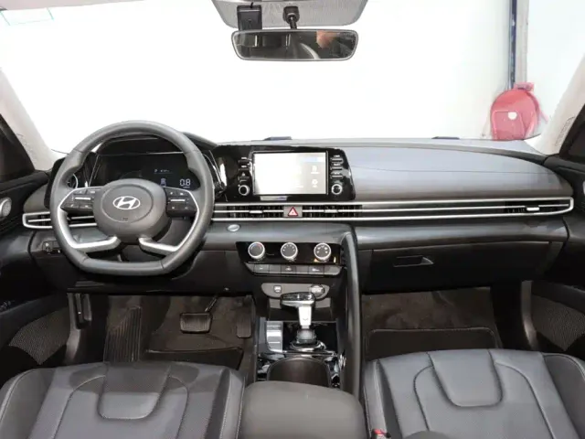 Hyundai Elantra — Фото автомобиля 12