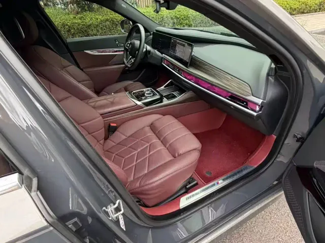 BMW i7 — Фото автомобиля 15