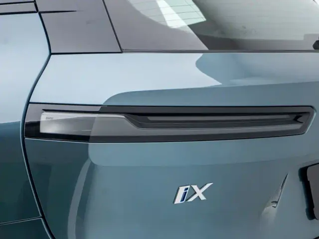 BMW iX — Фото автомобиля 13