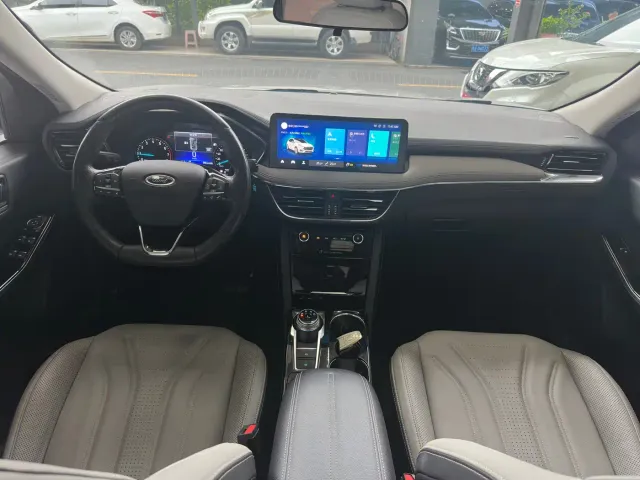 Ford Escape — Фото автомобиля 12