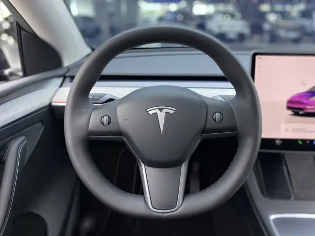 Tesla Model Y — Фото автомобиля 14