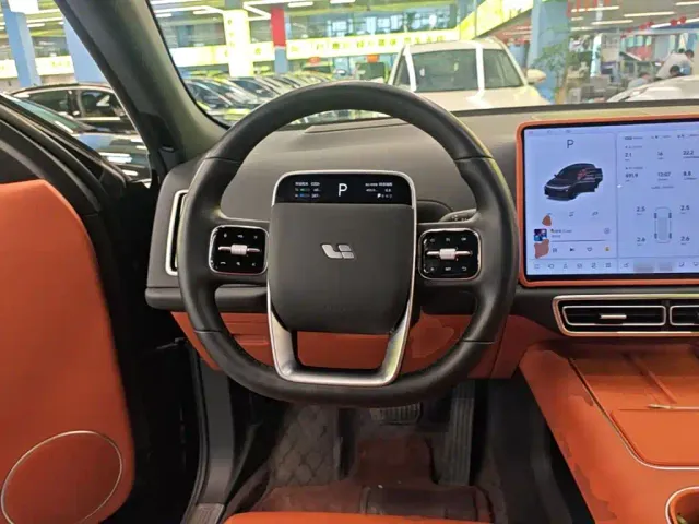 Li Auto L7 — Фото автомобиля 10