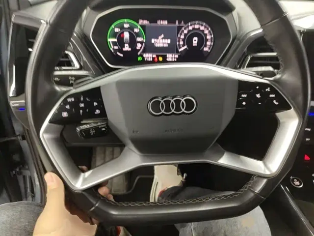Audi Q4 e-tron — Фото автомобиля 6