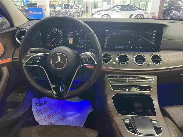 Mercedes-Benz E-Class — Фото автомобиля 10