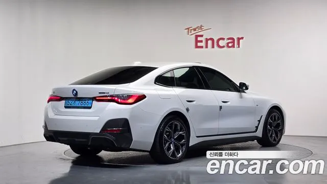 BMW i4 — Фото автомобиля 2