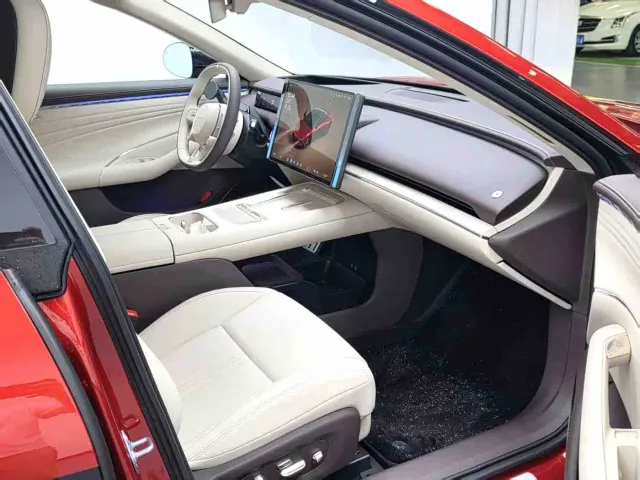 Xiaomi SU7 — Фото автомобиля 11