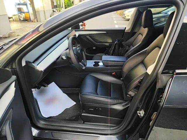 Tesla Model Y — Фото автомобиля 15