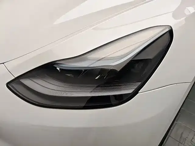 Tesla Model Y — Фото автомобиля 18