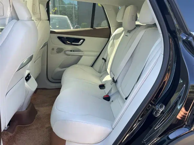 Mercedes-Benz EQE SUV — Фото автомобиля 12